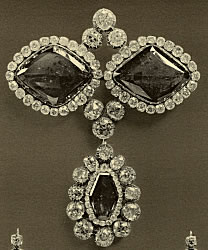 Fersman Plate LXXXVII: Emerald Sévigné Brooch No. 165