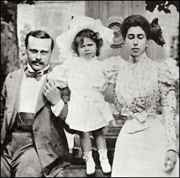 Princess Elisabeth with Her Parents Grand Duke Ernst and Princess Victoria Melita (Courtesy wiki)