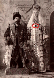 Nicholas II and Alexandra Feodorovna at the 1903 Boyar Ball (wiki)