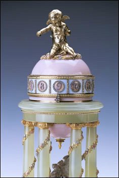 1910 Colonnade Egg by Fabergé (Royal Collection Trust © Her Majesty Queen Elizabeth II, 2013)