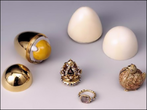 Golden Egg and Chicken (Courtesy The Danish Royal Collections, The Amalienborg Museum)