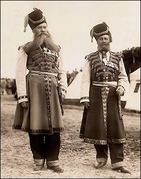 Center: Archival photograph of Kudinov and Pustynnikov in their ceremonial dress at annual military maneuvers presided over by Nicholas II in 1913. (Courtesy GIA)